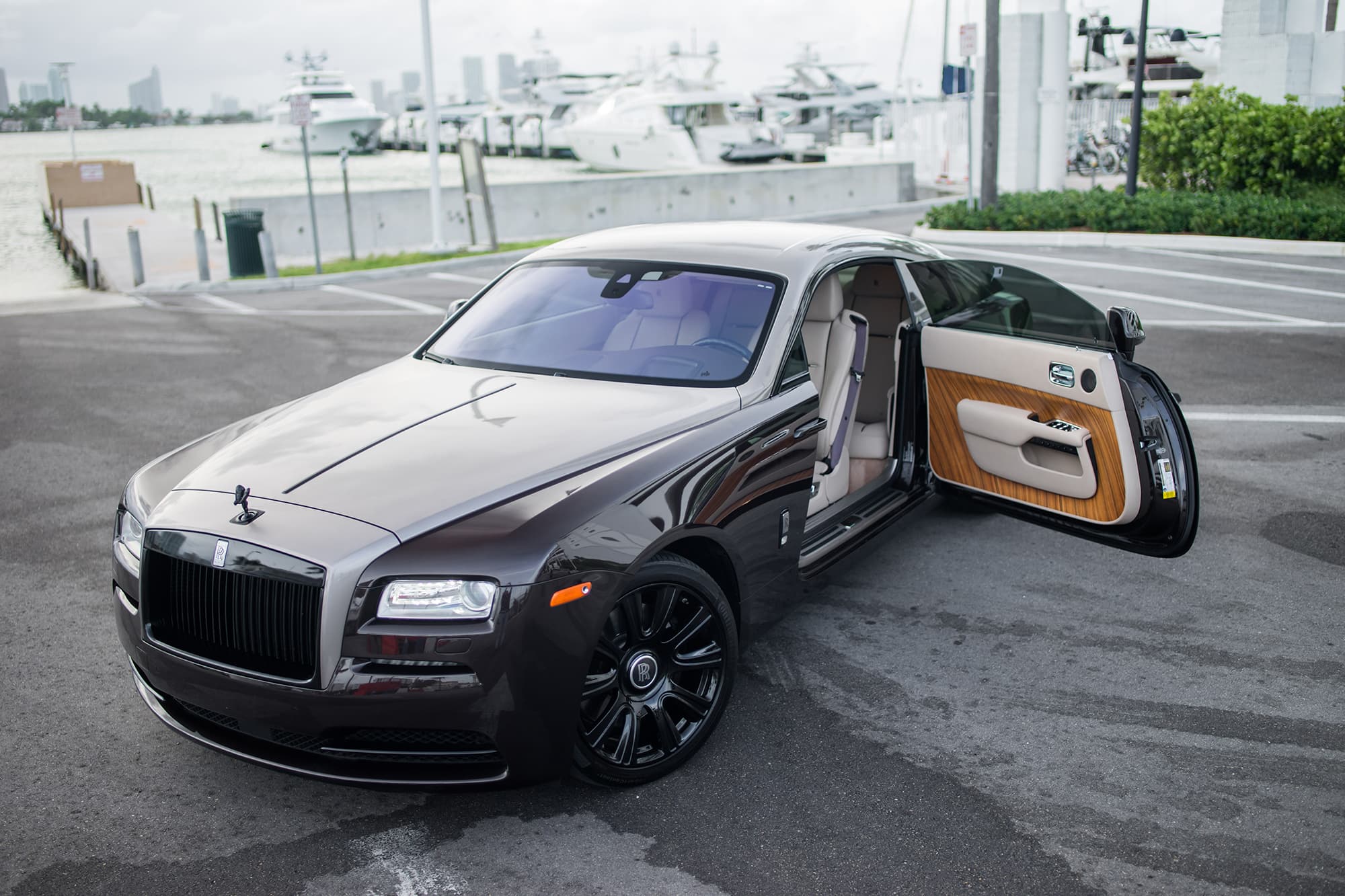 Роллс врайт. Rolls-Royce врайт. Rolls Royce Wraith 2018. Rolls Royce Wraith двери. Rolls Royce Wraith 2005.